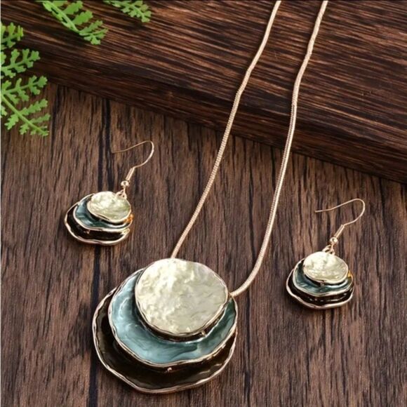 Silver Blue Layered Circle Pendant Necklace and Earring Set Women’s Jewelry - Picture 3 of 9
